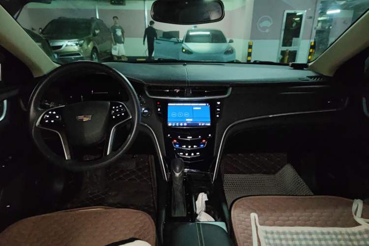 Used Cadillac XTS 2018 28T Tech Edition Center Console