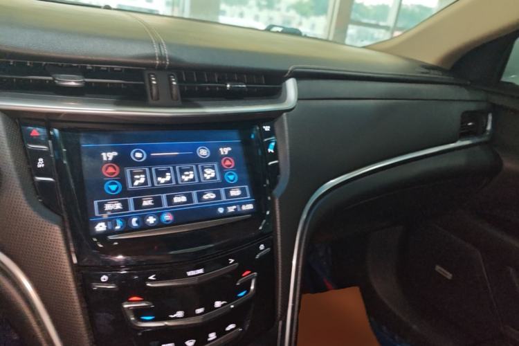 Used Cadillac XTS 2018 28T Tech Edition Center Console