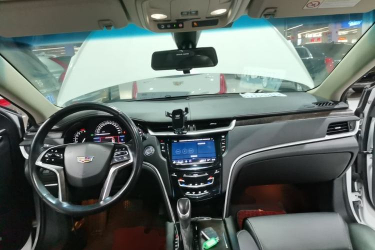 Used Cadillac XTS 2018 28T Elite Edition Center Console