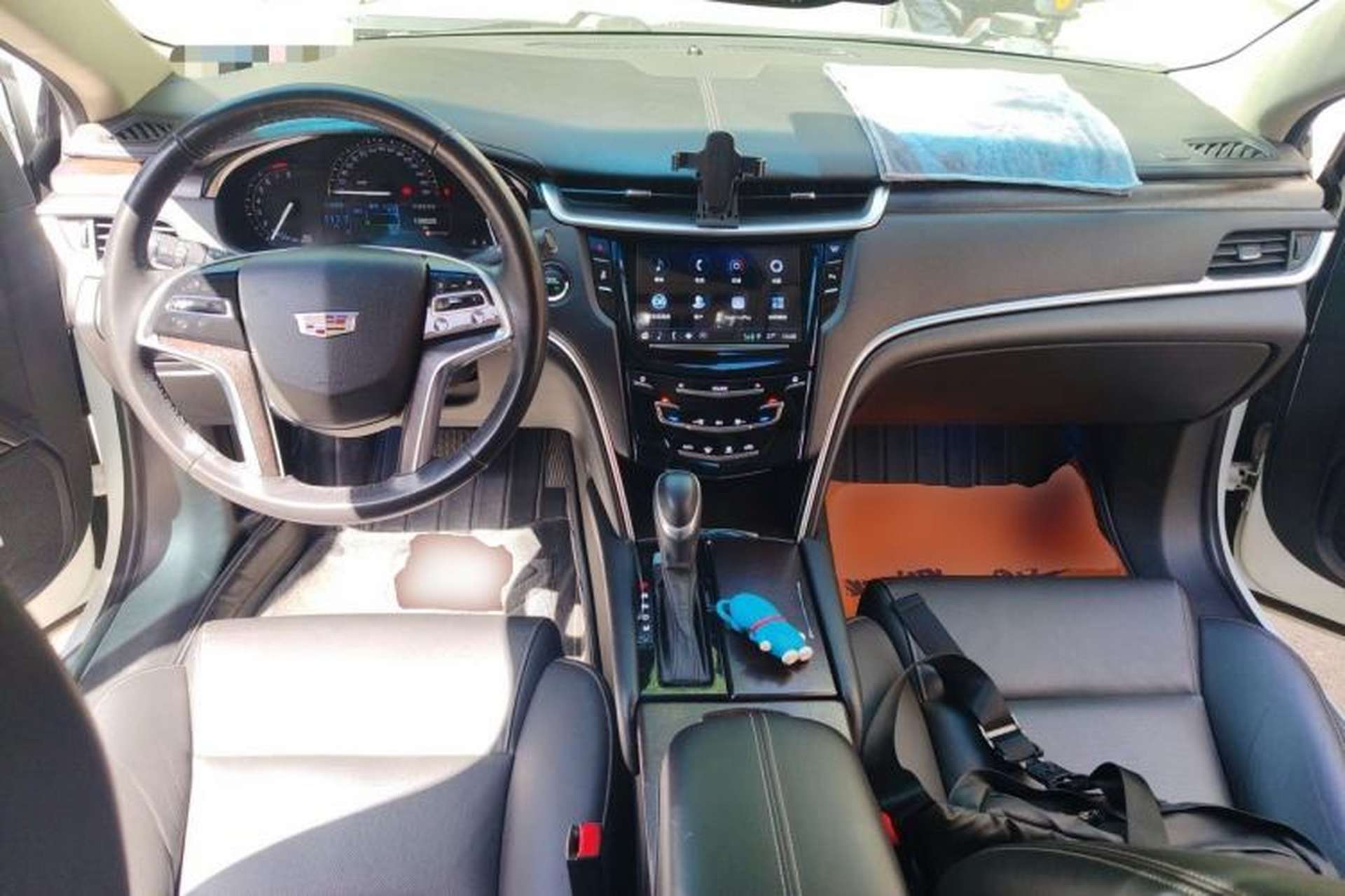 Used Cadillac XTS 2018 28T Elite Edition Center Console