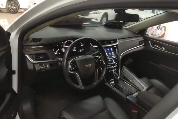 Used Cadillac XTS 2018 28T Elite Edition Center Console