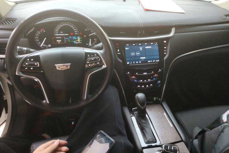 Used Cadillac XTS 2018 28T Tech Edition Center Console
