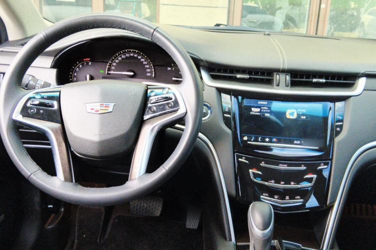 Used Cadillac XTS 2018 28T Tech Edition Center Console