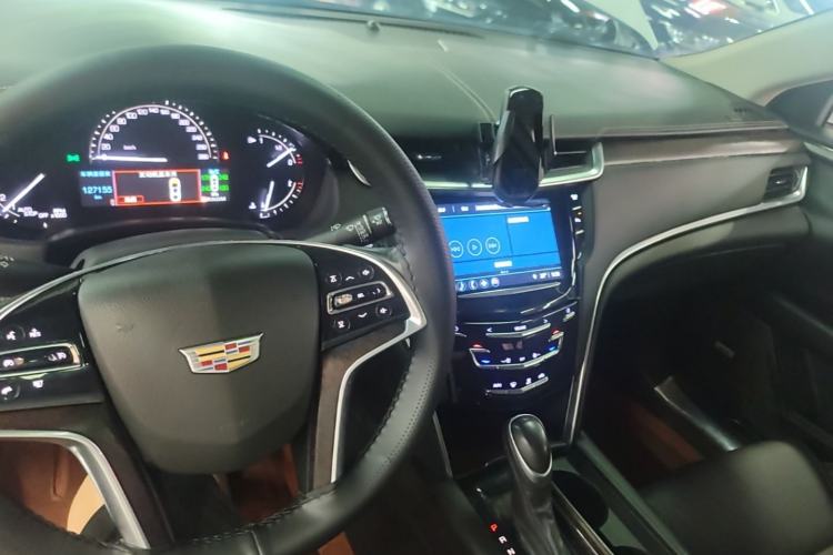 Used Cadillac XTS 2018 28T Elite Edition Center Console