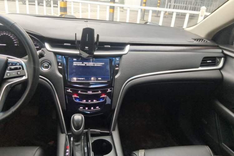 Used Cadillac XTS 2018 28T Elite Edition Center Console