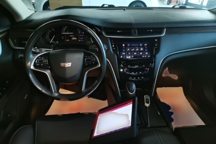 Used Cadillac XTS 2018 28T Elite Edition Center Console