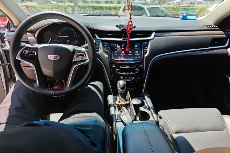 Used Cadillac XTS 2018 28T Elite Edition Center Console