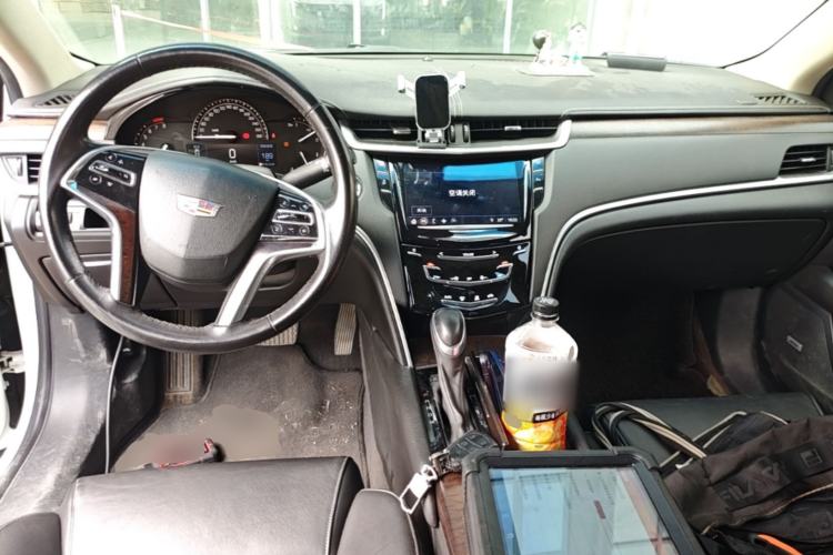 Used Cadillac XTS 2018 28T Elite Edition Center Console