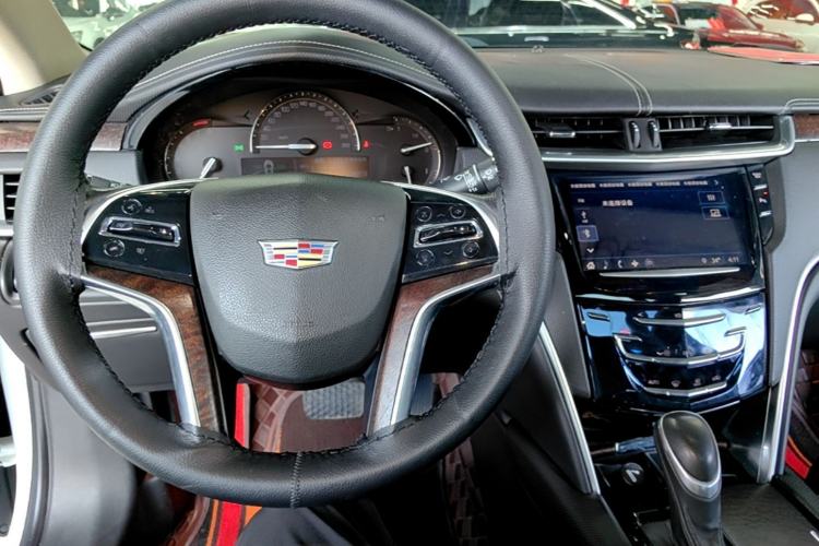 Used Cadillac XTS 2018 28T Elite Edition Center Console