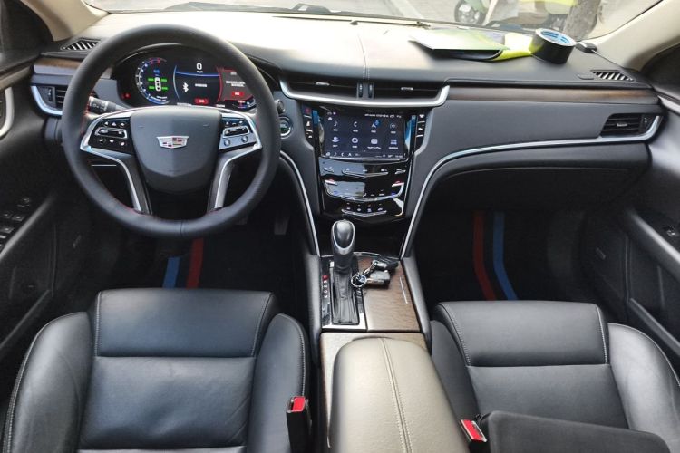 Used Cadillac XTS 2018 28T Luxury Edition Center Console