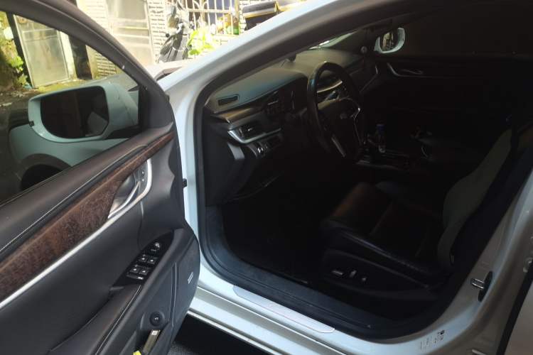 Used Cadillac XTS 2018 28T Elite Edition Driver Seat