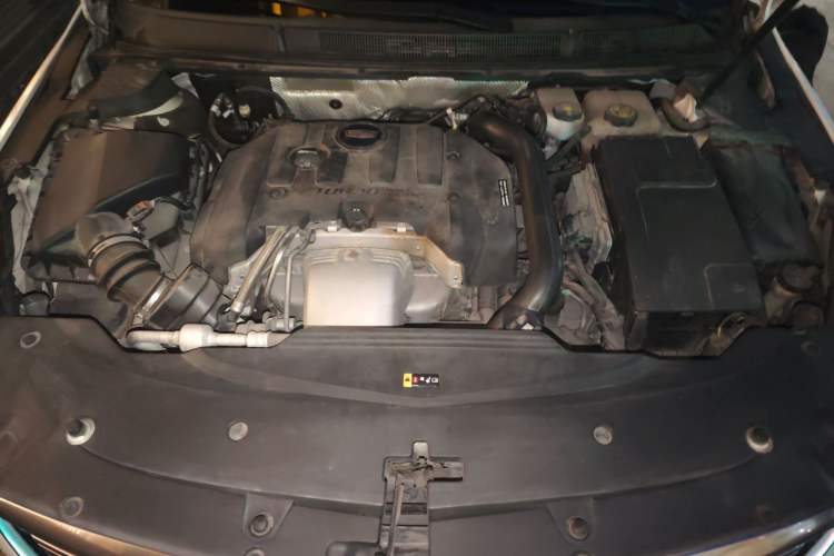 Used Cadillac XTS 2018 28T Elite Edition Engine Bay