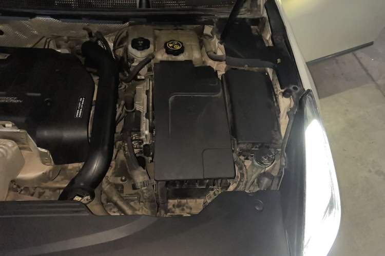 Used Cadillac XTS 2018 28T Tech Edition Engine Bay Left