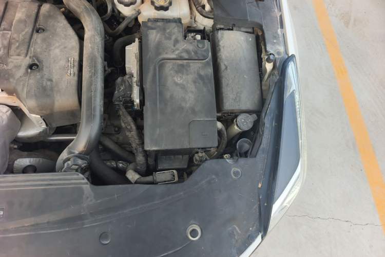 Used Cadillac XTS 2018 28T Tech Edition Engine Bay Left