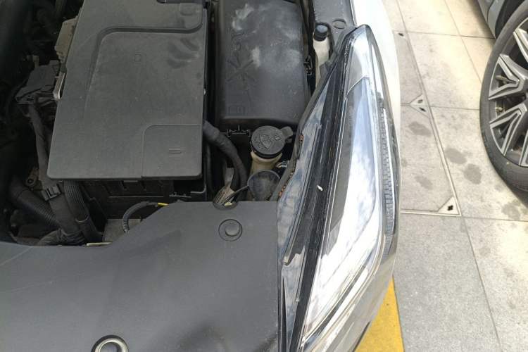 Used Cadillac XTS 2018 28T Tech Edition Engine Bay Left