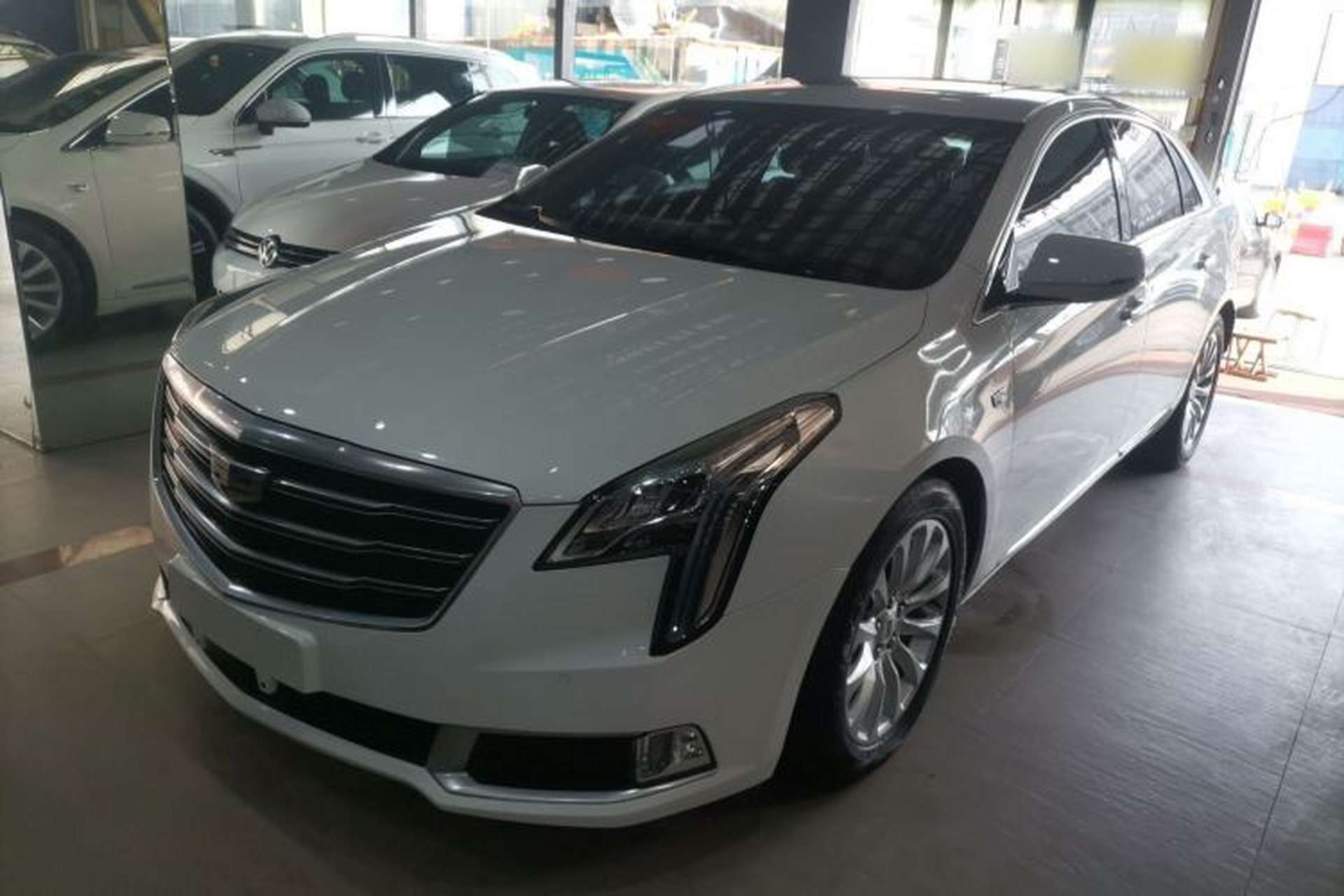Used Cadillac XTS 2018 28T Elite Edition Front Left 45 Deg