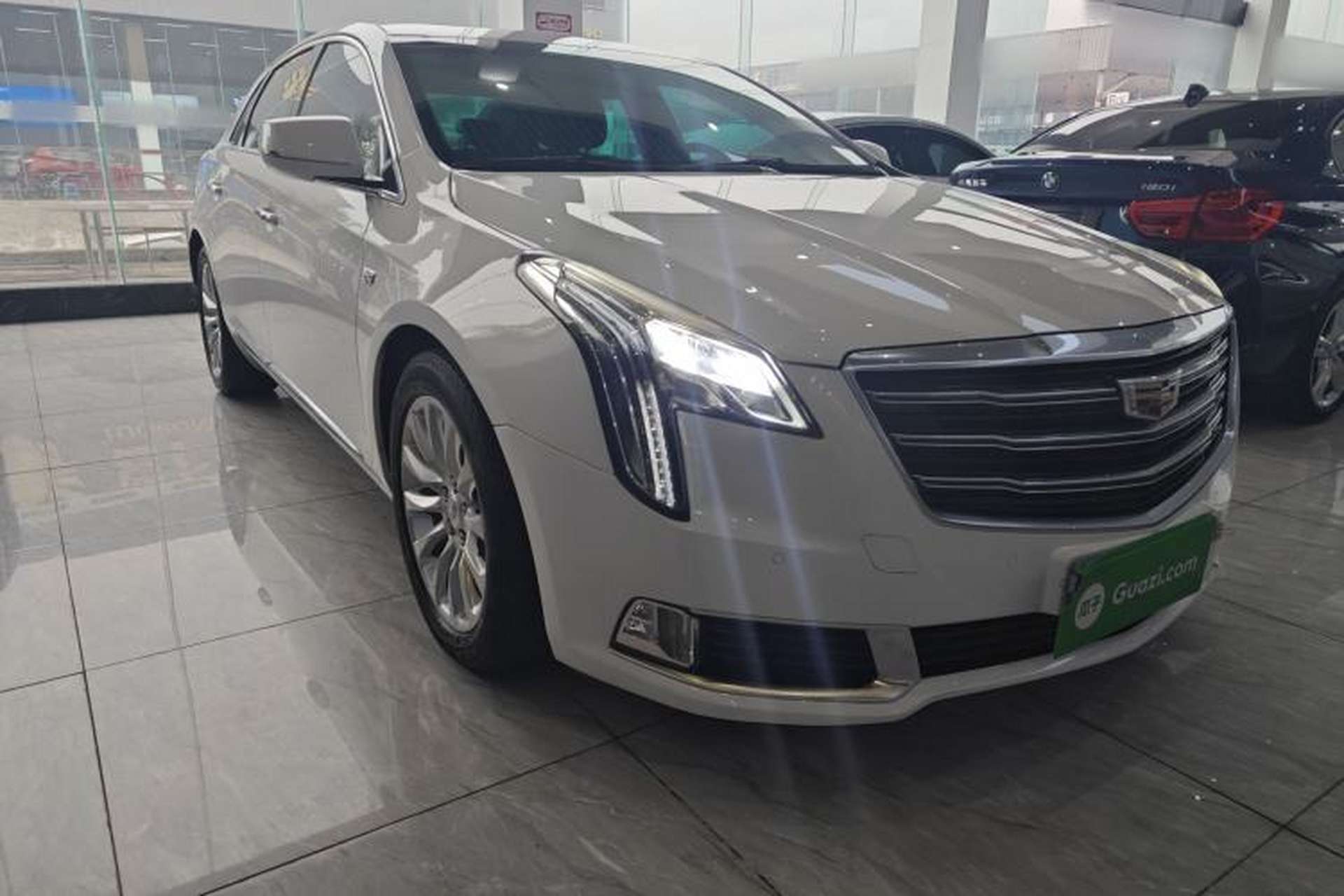 Used Cadillac XTS 2018 28T Elite Edition Front Right 45 Deg