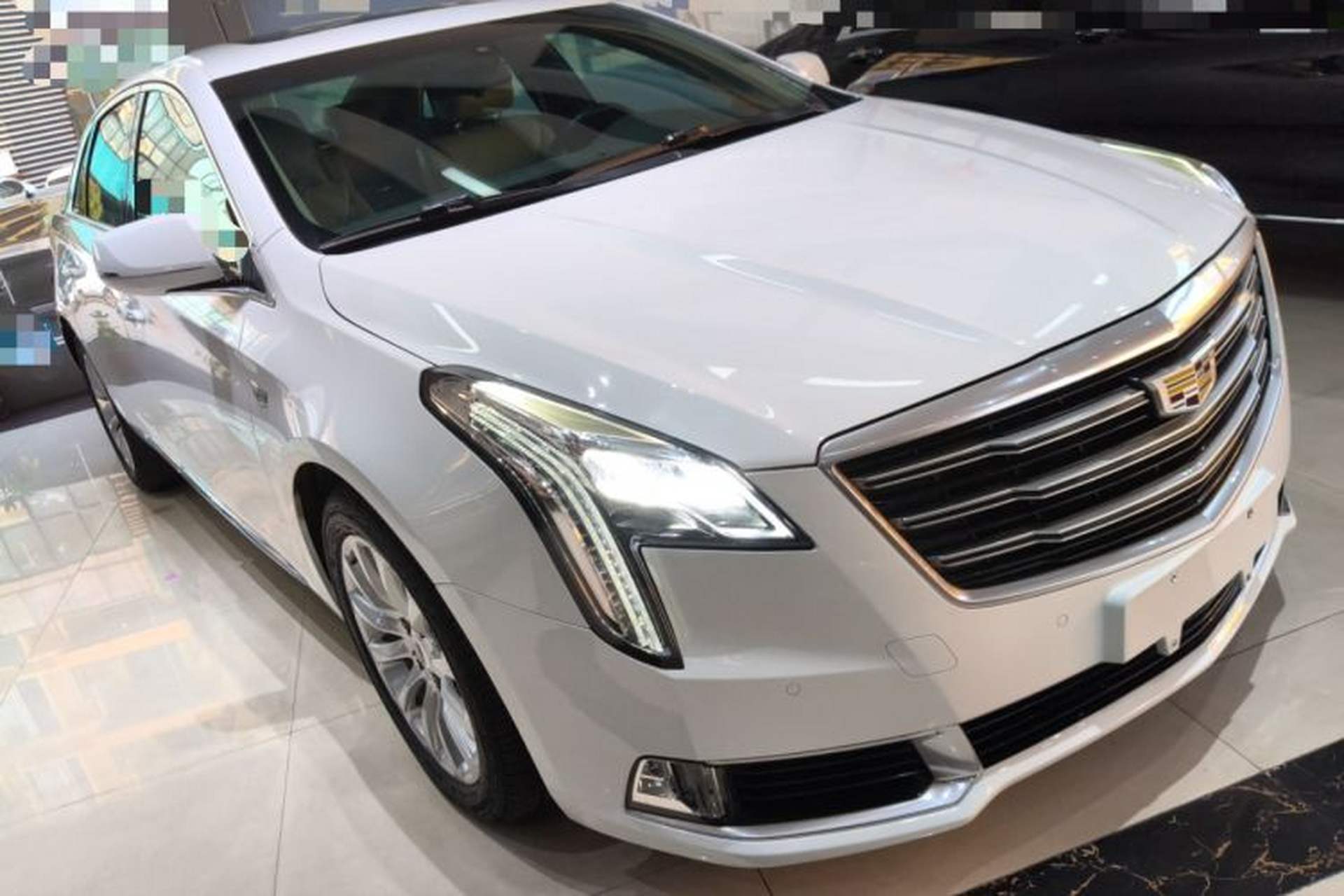 Used Cadillac XTS 2018 28T Elite Edition Front Right 45 Deg