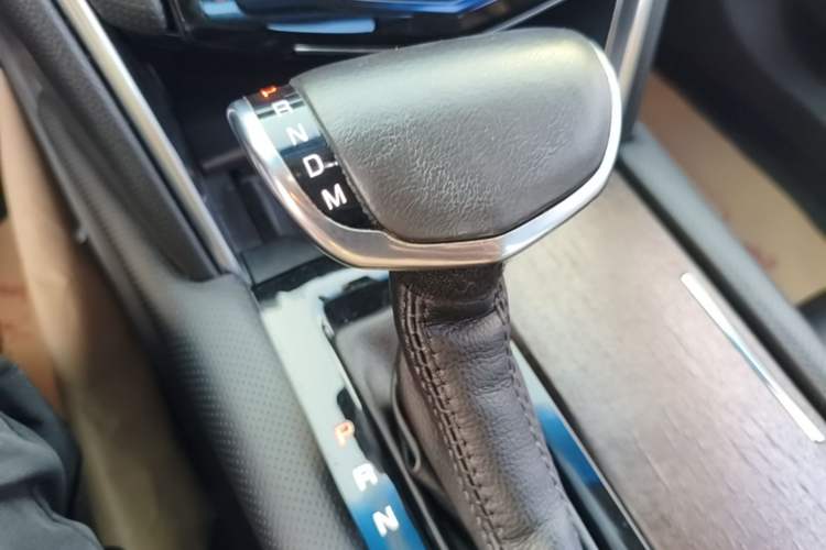 Used Cadillac XTS 2018 28T Tech Edition Gear Lever