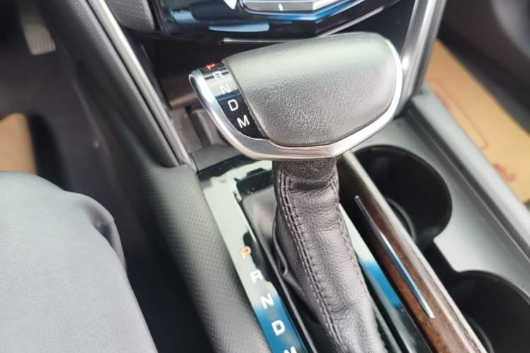 Used Cadillac XTS 2018 28T Tech Edition Gear Lever