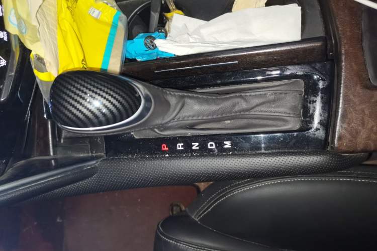 Used Cadillac XTS 2018 28T Luxury Edition Gear Lever