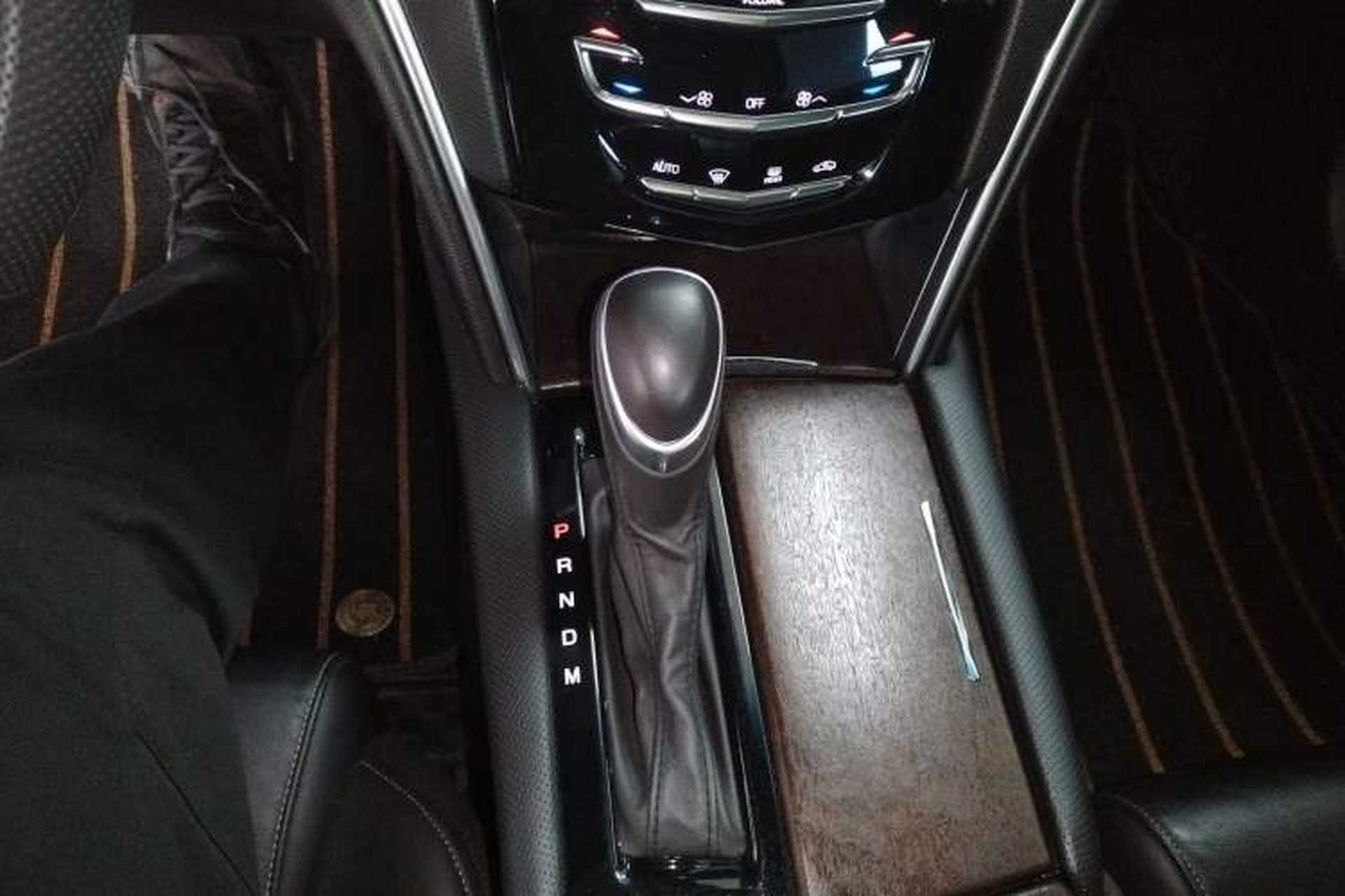 Used Cadillac XTS 2018 28T Elite Edition Gear Lever