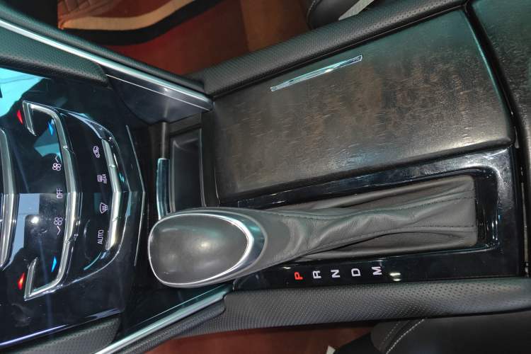 Used Cadillac XTS 2018 28T Elite Edition Gear Lever