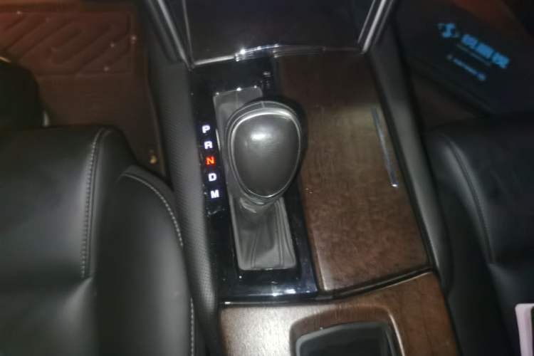Used Cadillac XTS 2018 28T Tech Edition Gear Lever