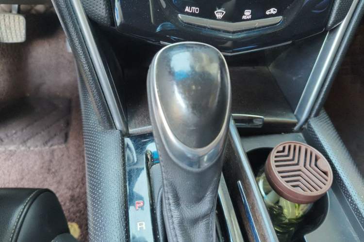 Used Cadillac XTS 2018 28T Tech Edition Gear Lever