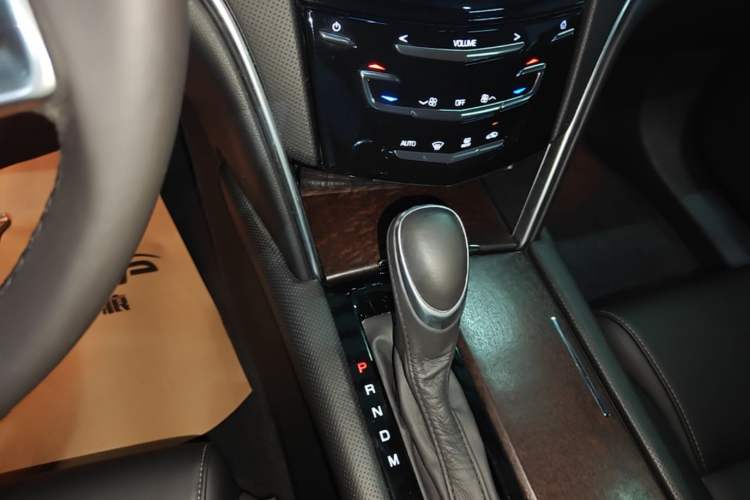 Used Cadillac XTS 2018 28T Tech Edition Gear Lever