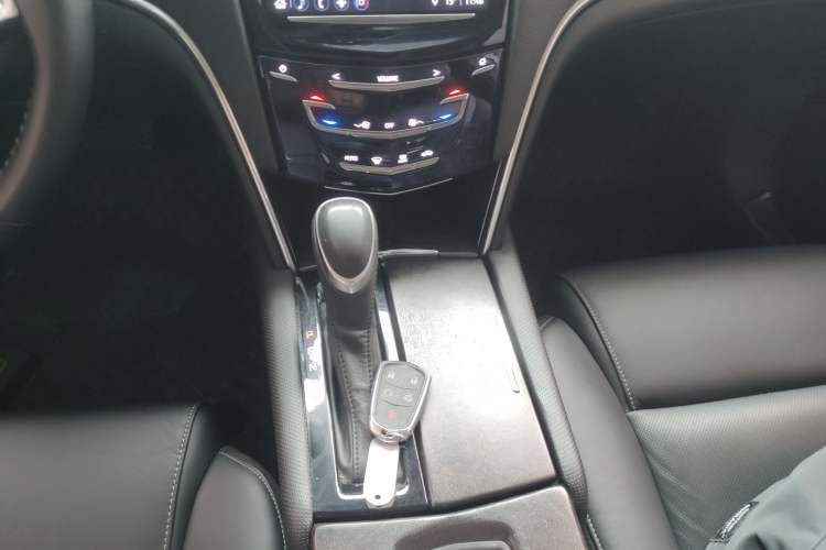 Used Cadillac XTS 2018 28T Elite Edition Gear Lever