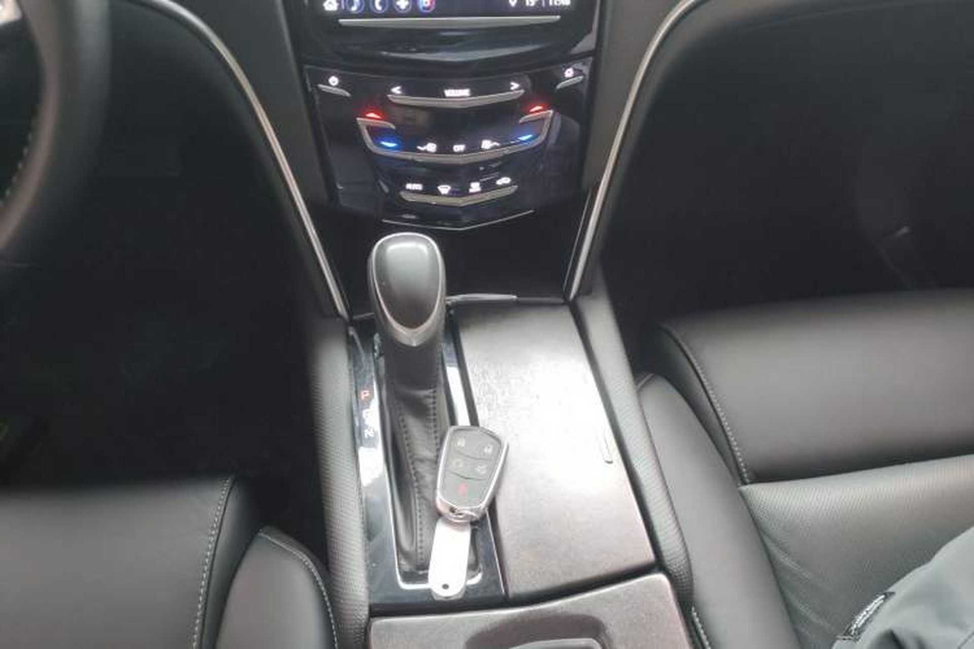 Used Cadillac XTS 2018 28T Elite Edition Gear Lever