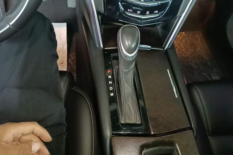 Used Cadillac XTS 2018 28T Tech Edition Gear Lever