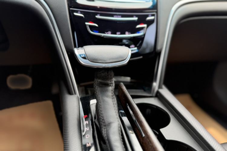 Used Cadillac XTS 2018 28T Tech Edition Gear Lever