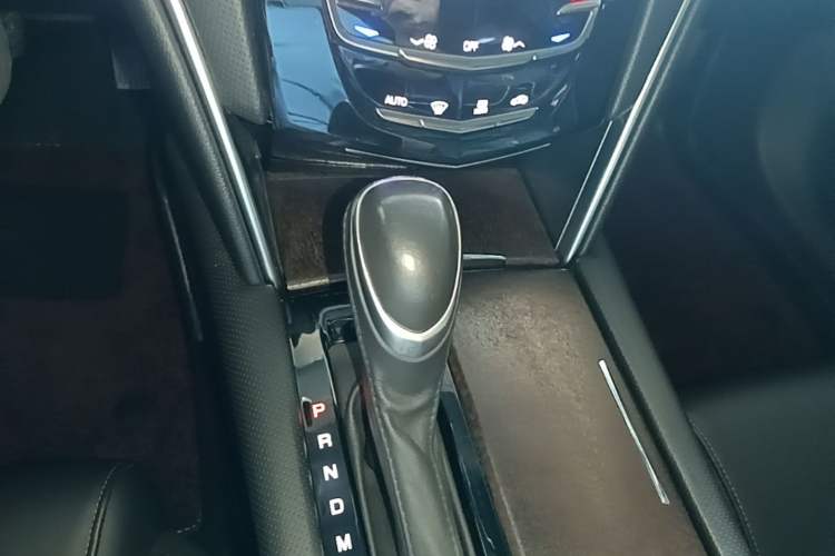 Used Cadillac XTS 2018 28T Tech Edition Gear Lever