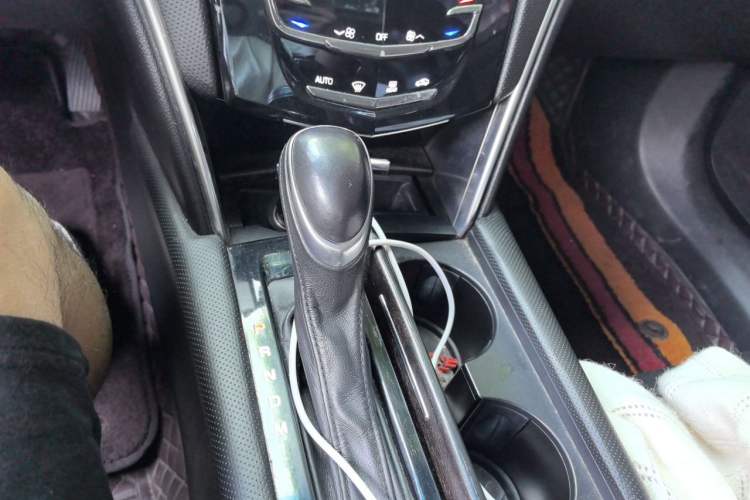 Used Cadillac XTS 2018 28T Elite Edition Gear Lever