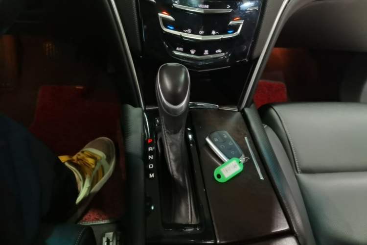 Used Cadillac XTS 2018 28T Elite Edition Gear Lever