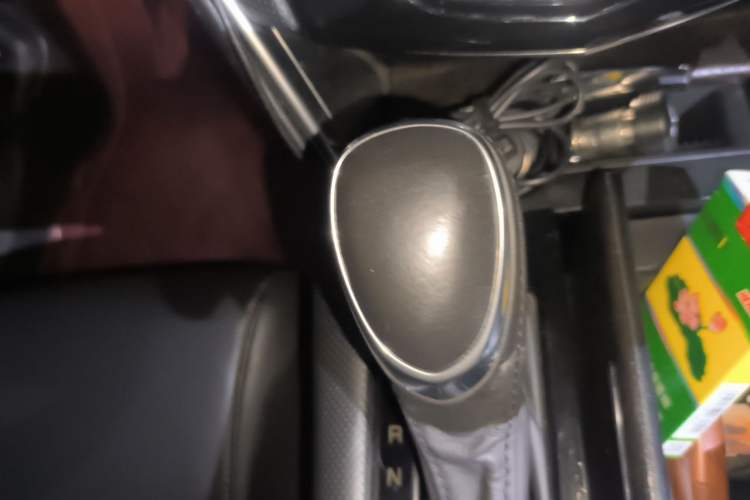 Used Cadillac XTS 2018 28T Tech Edition Gear Lever