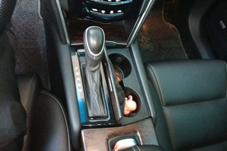 Used Cadillac XTS 2018 28T Tech Edition Gear Lever