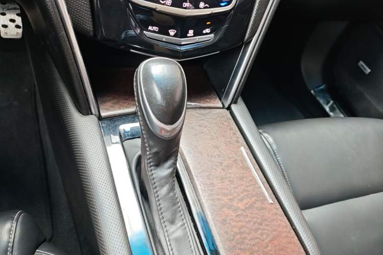 Used Cadillac XTS 2018 28T Tech Edition Gear Lever