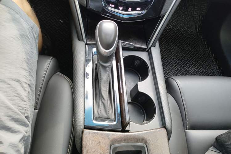 Used Cadillac XTS 2018 28T Tech Edition Gear Lever