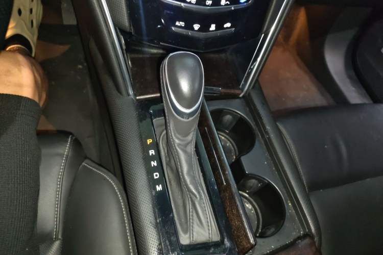 Used Cadillac XTS 2018 28T Elite Edition Gear Lever