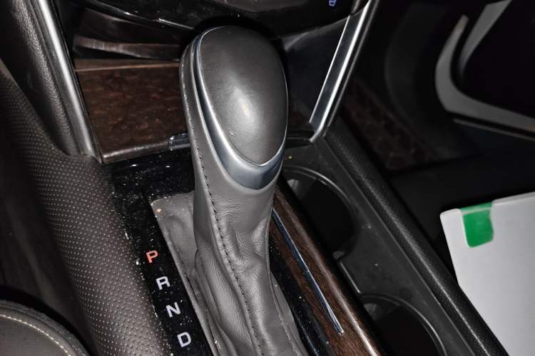 Used Cadillac XTS 2018 28T Luxury Edition Gear Lever