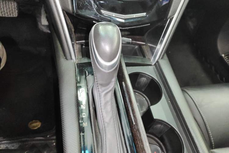 Used Cadillac XTS 2018 28T Elite Edition Gear Lever
