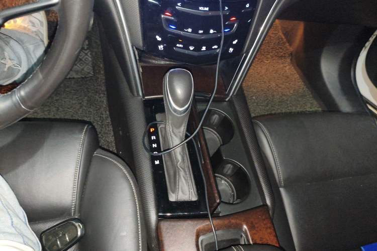 Used Cadillac XTS 2018 28T Luxury Edition Gear Lever
