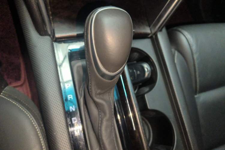 Used Cadillac XTS 2018 28T Elite Edition Gear Lever