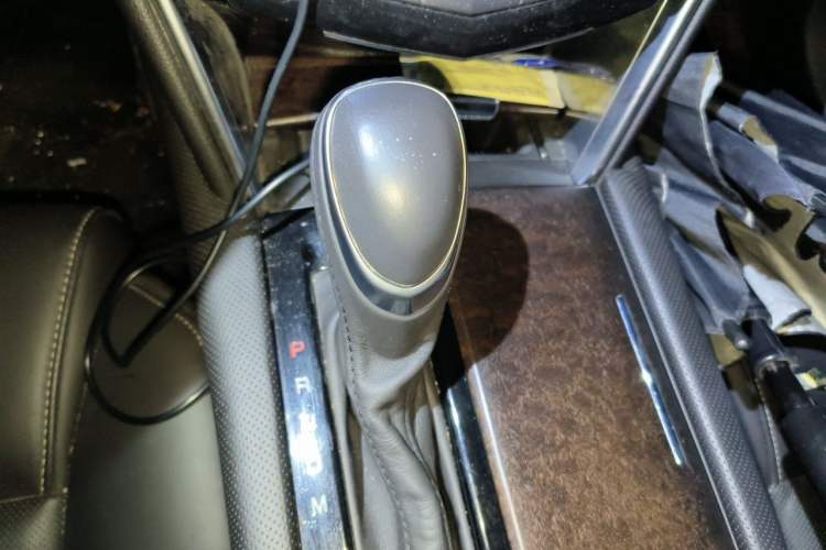 Used Cadillac XTS 2018 28T Elite Edition Gear Lever