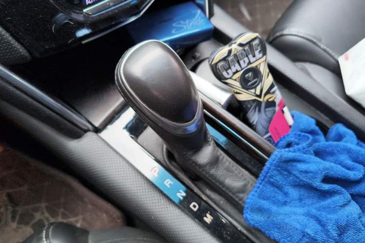 Used Cadillac XTS 2018 28T Elite Edition Gear Lever