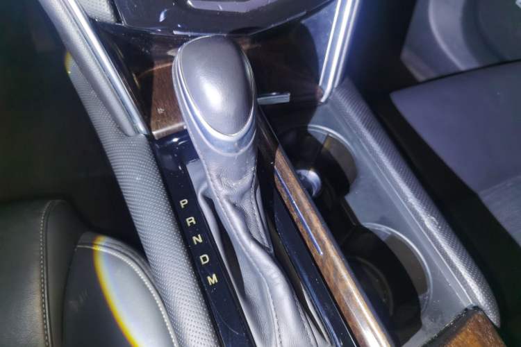 Used Cadillac XTS 2018 28T Elite Edition Gear Lever