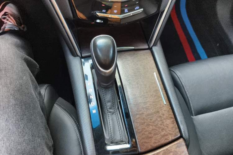 Used Cadillac XTS 2018 28T Luxury Edition Gear Lever